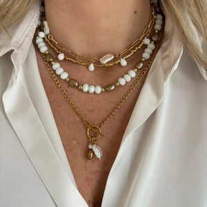 GENTILEZZA – Collana a catena dorata con perla - OE!