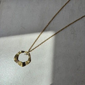 GOLDEN SUMMER – Collana con pendente in oro e perla - OE!