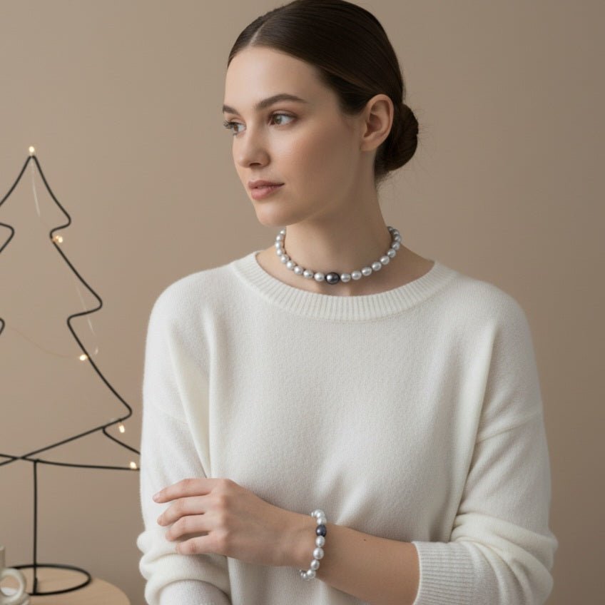 GRIGIO D&#39;OMBRA Cofanetto Regalo Natale Artigianale: Parure Choker e Bracciale in Perle di fiume Grigio Perla - Made in Italy - OE!