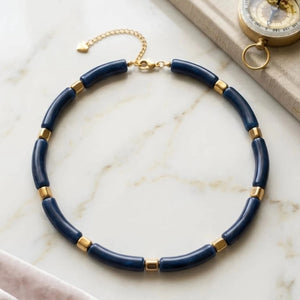 Indigo Vibe collana con un design tubolare in resina blu - OE!
