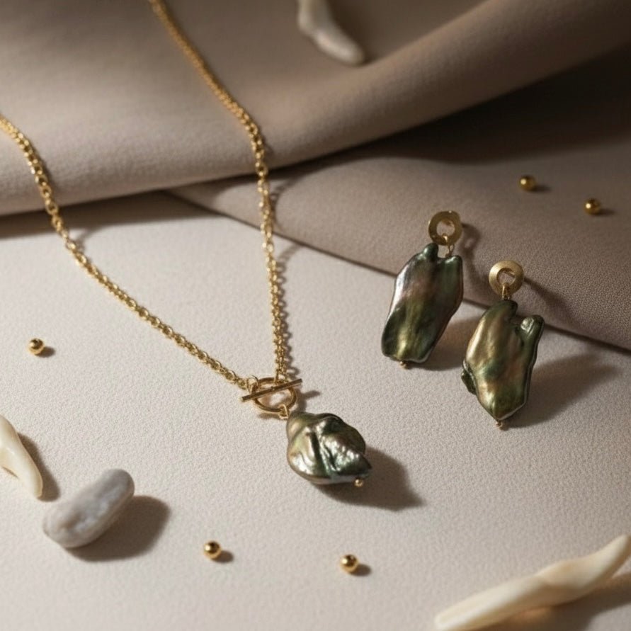 JADÈ - Cofanetto regalo con orecchini e collana con Perla Barocca Verde - OE!