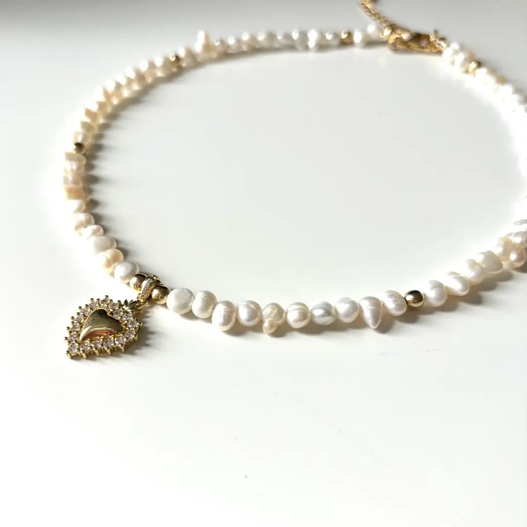 LOVE – Collana di perle con pendente a sacro cuore - OE!