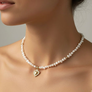 LOVE – Collana di perle con pendente a sacro cuore - OE!