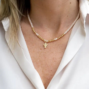 LUCE - Collana girocollo con perline di vetro rosa, cactus e catena dorata. - OE!