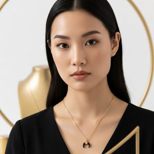 Lunarys: Collana Mezzaluna Nera e Oro 18K Artigianale Made in Italy - OE!