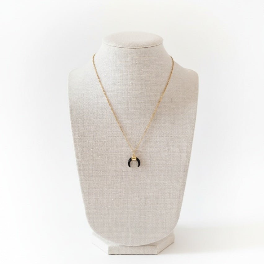 Lunarys: Collana Mezzaluna Nera e Oro 18K Artigianale Made in Italy - OE!