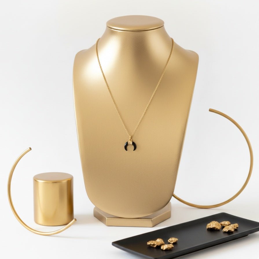 Lunarys: Collana Mezzaluna Nera e Oro 18K Artigianale Made in Italy - OE!