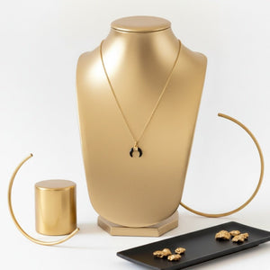 Lunarys: Collana Mezzaluna Nera e Oro 18K Artigianale Made in Italy - OE!