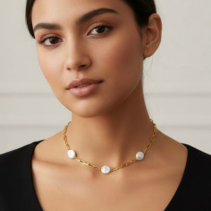 ONESTA – Collana a catena dorata con perle - OE!