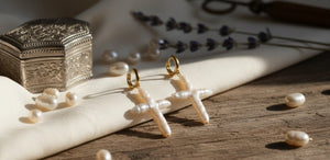 Orecchini con Croce in Perla Barocca – Gioielli Artigianali Made in Italy - OE!