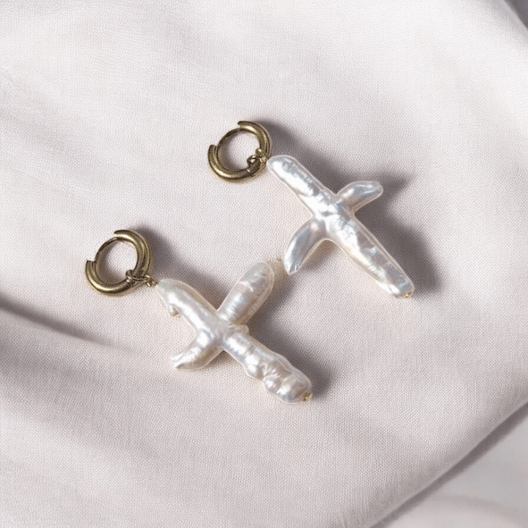 Orecchini con Croce in Perla Barocca – Gioielli Artigianali Made in Italy - OE!