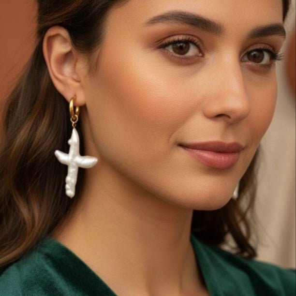 Orecchini con Croce in Perla Barocca – Gioielli Artigianali Made in Italy - OE!