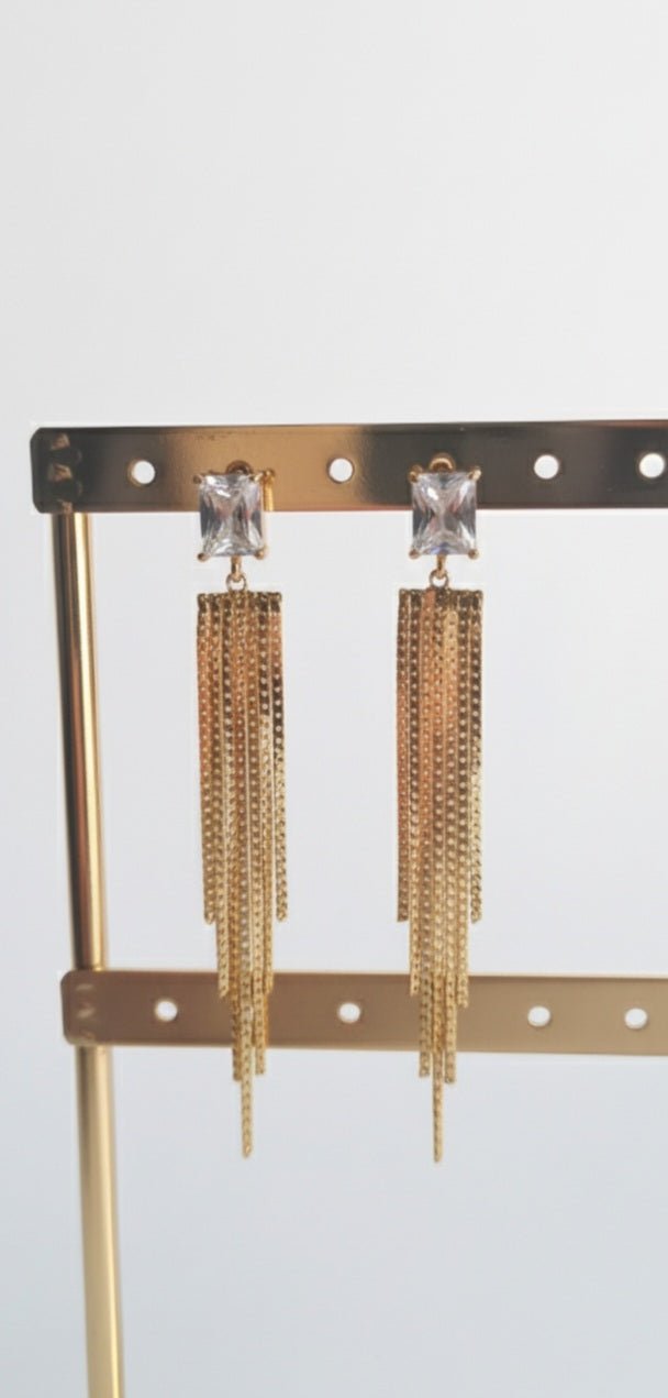 Orecchini Lunghi con Zircone e Catene Dorate – Ottone Placcato Oro - OE!