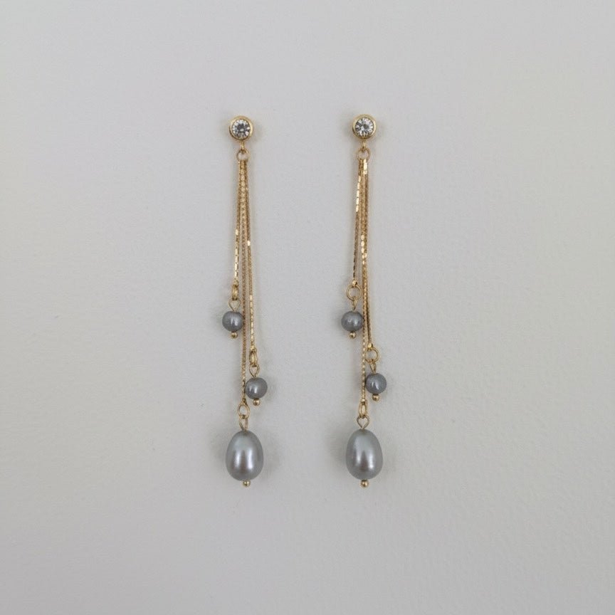 Orecchini pendenti in ottone placcato oro 18k con zirconi e perle di fiume - OE!