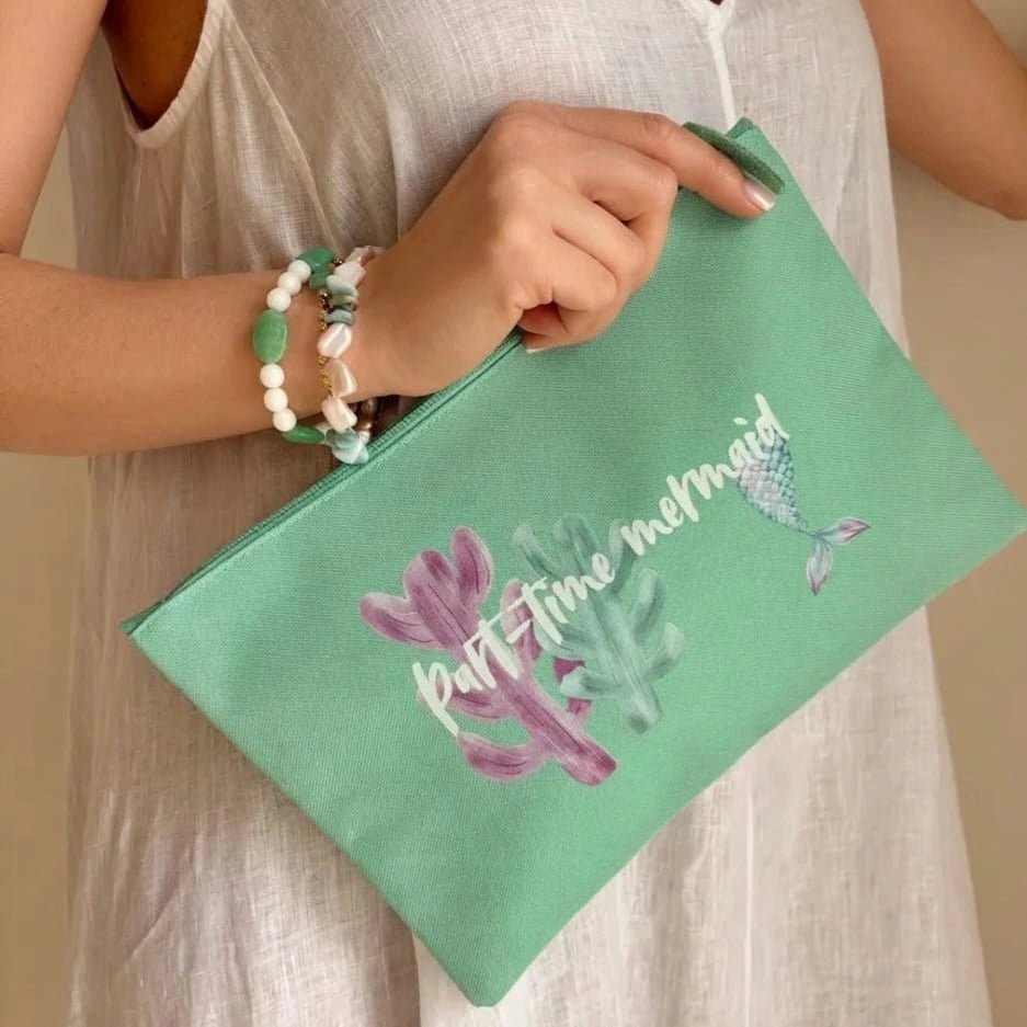 Part-Time Mermaid pochette turchese con scritta giocosa