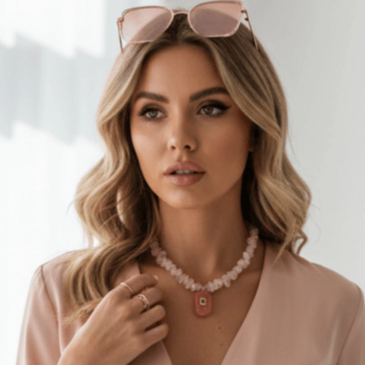 Petali rosa collana in quarzo naturale e cristallo