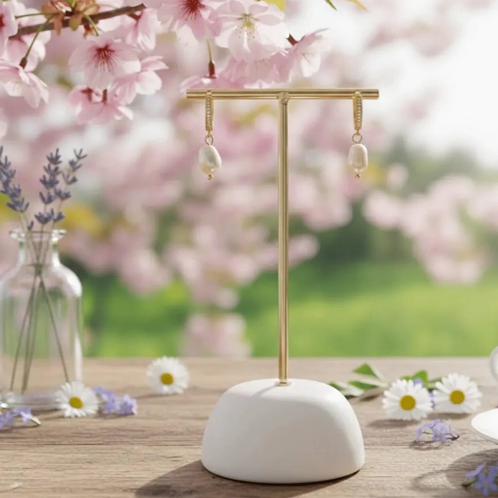 Rugiada di primavera orecchini a cerchio di zirconi e perle