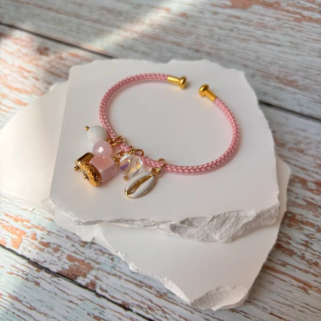 Sole &amp; Sale Pink – Bracciale rigido in corda con charm - OE!