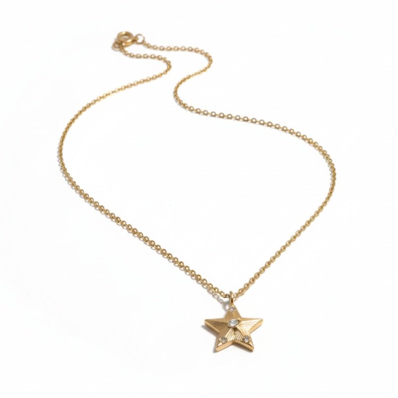 Stellare - Collana Ciondolo a Stella in Acciaio Inox Oro 18K e Zirconi - Regalo Natale - OE!