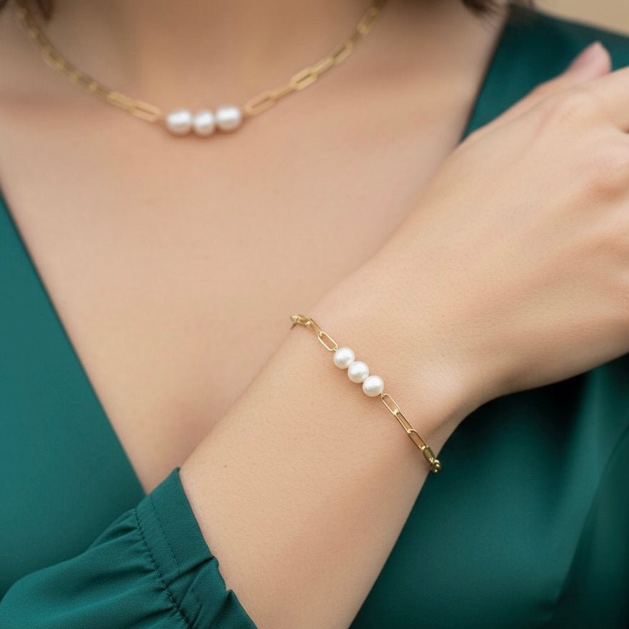 Tre – Bracciale con catena e perle d’acqua dolce - OE!