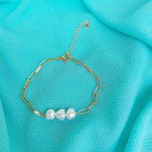 Tre - Freshwater pearl gold chain bracelet - OE!