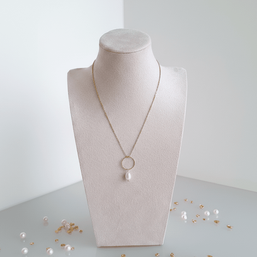 UNICA - Collana Artigianale Made in Italy - Acciaio Inox Oro 18K con Perla di Fiume e Sfera - Anallergica - OE!