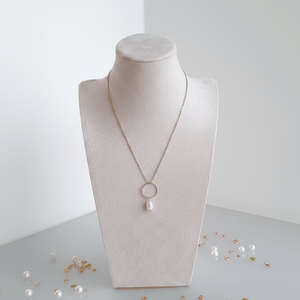 Unica collana acciaio inox oro 18K perla di fiume e sfera