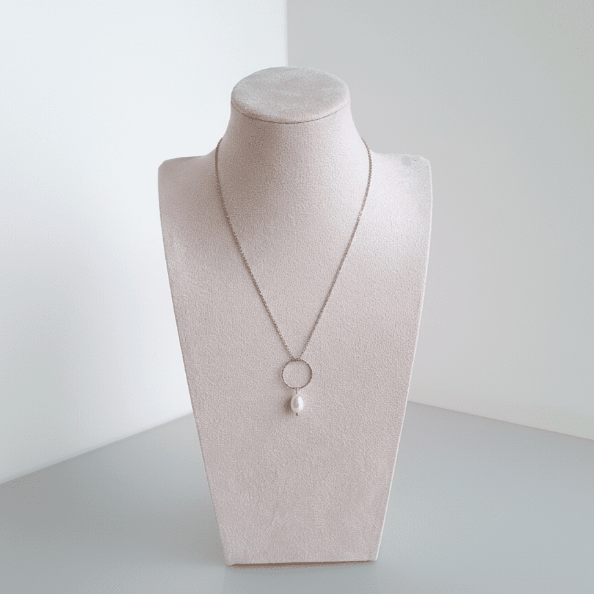 UNICA - Collana Artigianale Made in Italy - Acciaio Inox Oro 18K con Perla di Fiume e Sfera - Anallergica - OE!