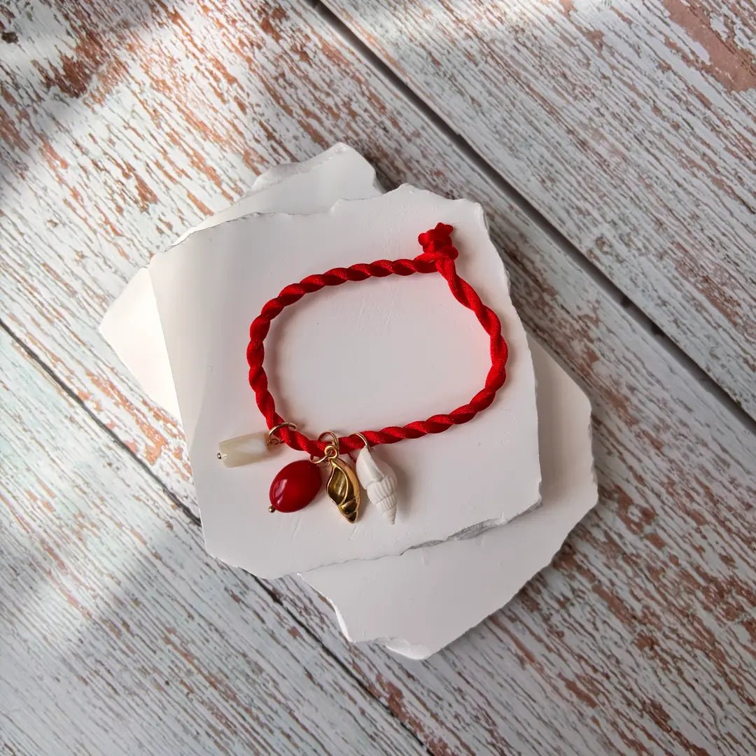 Vento d’Estate Rosso – Bracciale in corda con charm - OE!