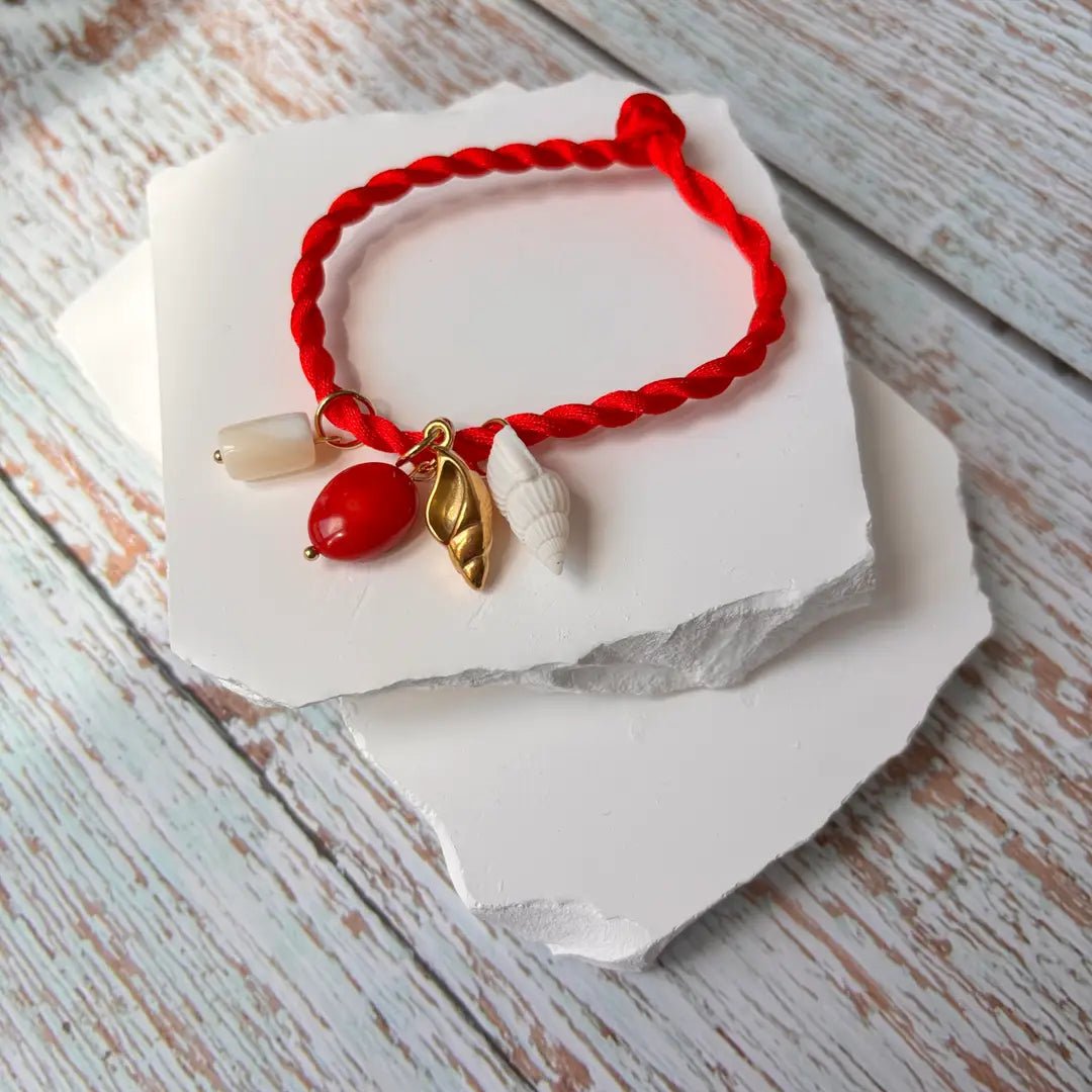 Vento d’Estate Rosso – Bracciale in corda con charm - OE!